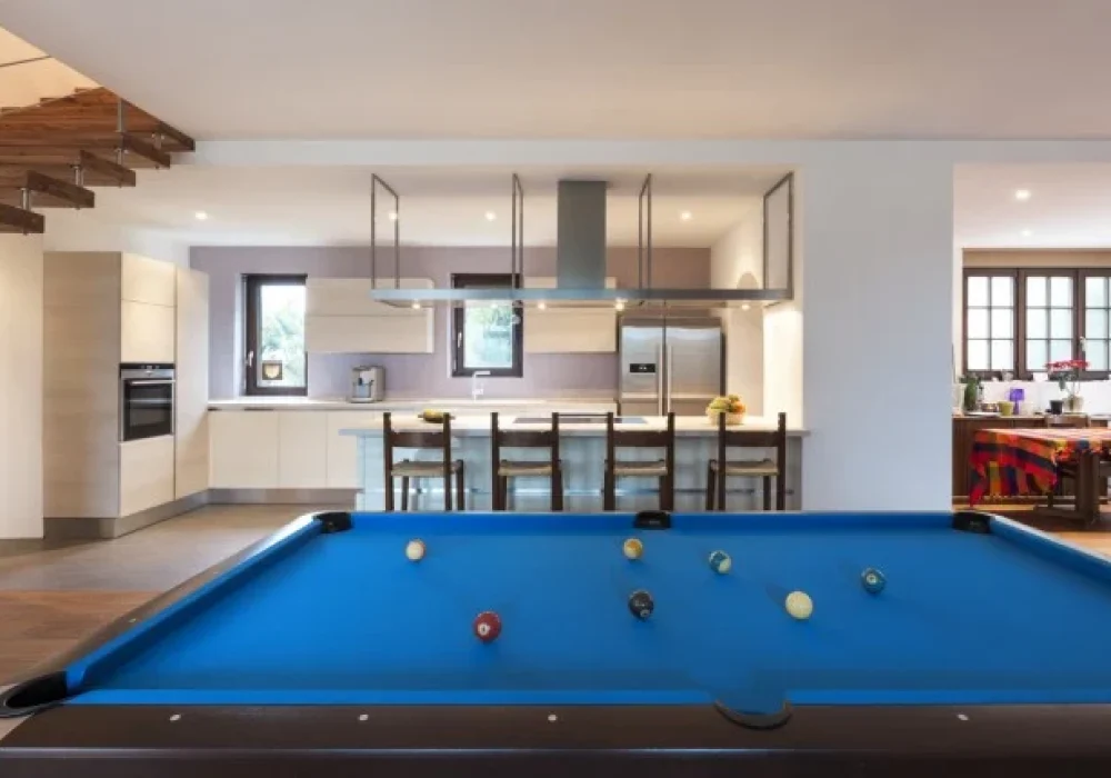 Cool-pool-table-in-beautiful-home-Billiards-photo-720x430